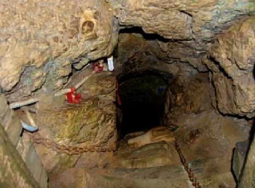 Lord shiva mysterious cave in uttarakhand