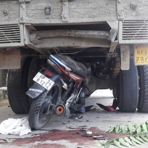 Two died in bike accident in kullu himachal pradesh