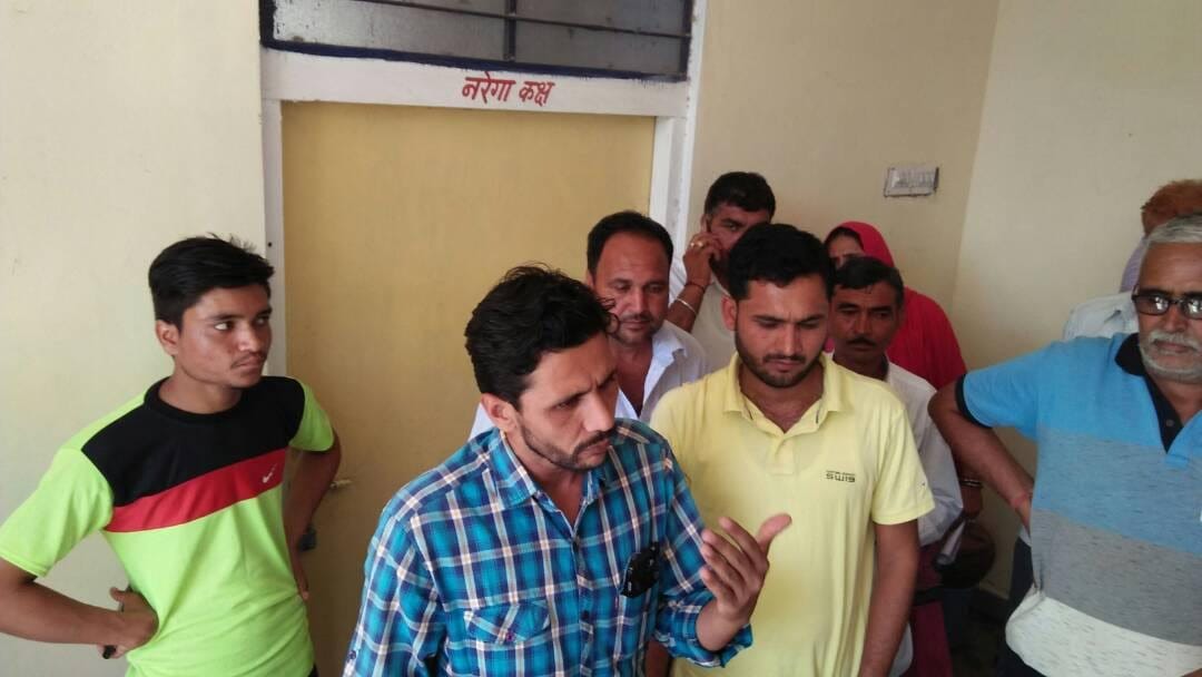 patwari locked in room in sikar