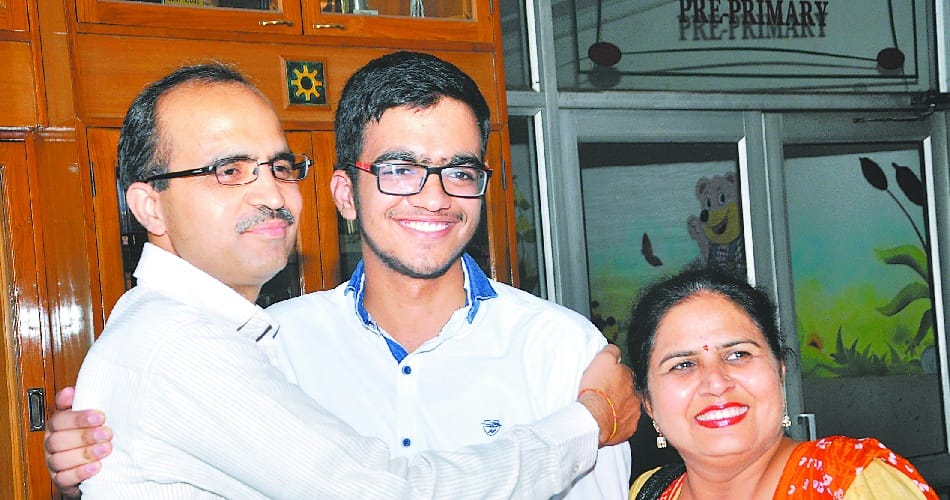 sucess story of jee adavanced toper sarvesh mehatani