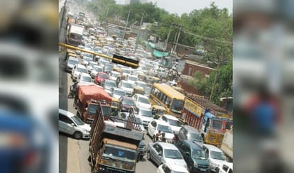 bata bridge in faridabad jammed due to construction, people stucked for hours in traffic