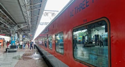 fare of suvidha special train from lucknow to mumbai