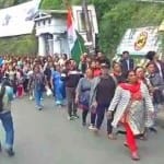 दार्जिलिंग बंद के दूसरे दिन पथराव- लाठीचार्ज, केंद्र ने अर्द्धसैनिक बल के 600 जवान भेजे