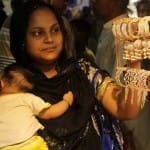 बाजारों में भीड़ तो है लेकिन खरीदारी हो रही सीमित 