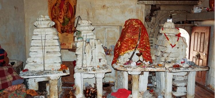 इस मंदिर में रहते हैं चार भाई, अंदर भक्तों का जाना है मना - Mahasu Devta  Temple Story - Amar Ujala Hindi News Live
