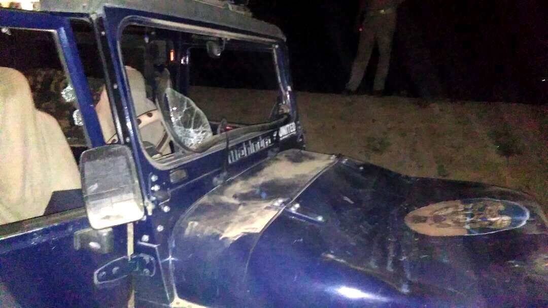 prayagraj news: policeman geep damage