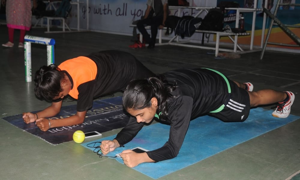 agra woman badminton players are practicing hard for becoming saina nehwal and PV sindhu