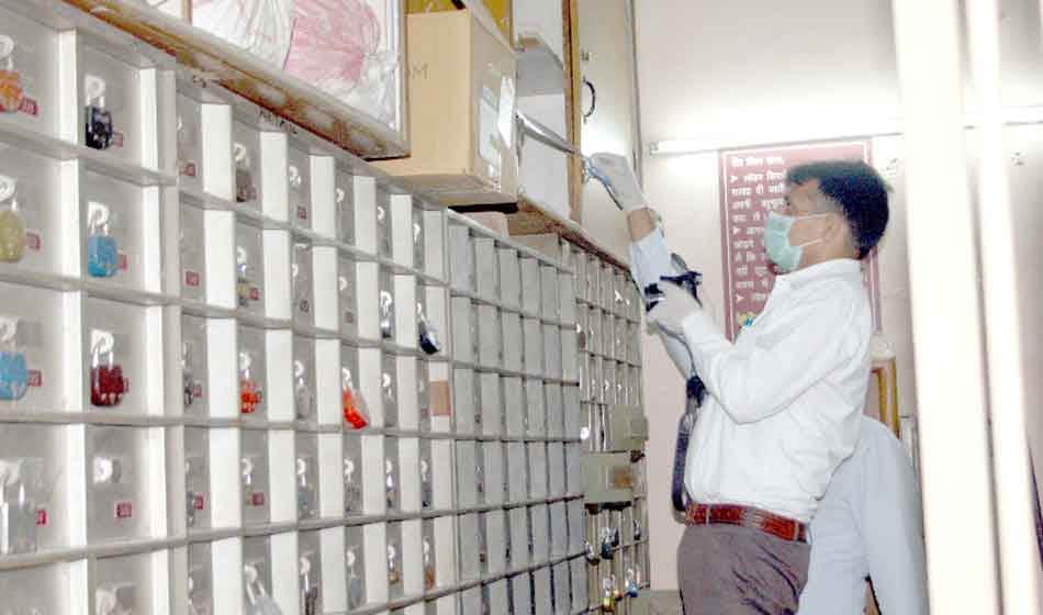 30 bank lockers broken and crores of cash and ornaments looted in pnb bank ghaziabad