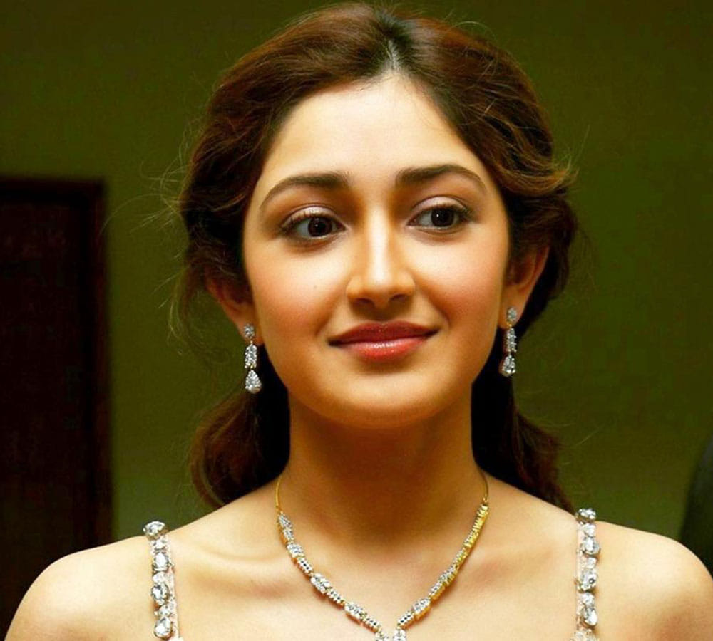 Dilip Kumar Grand Niece Sayyeshaa Saigal Dnace Video Is Going Viral