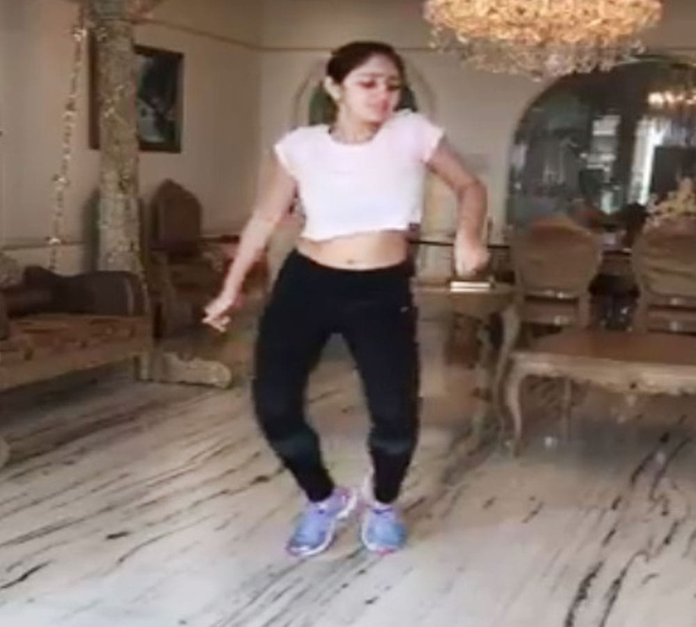 Dilip Kumar Grand Niece Sayyeshaa Saigal Dnace Video Is Going Viral