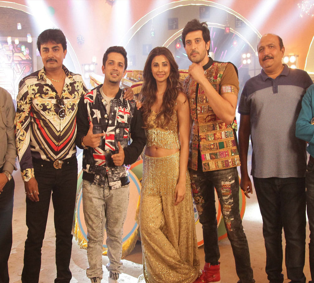 Daisy Shah And Rishi Bhutani Shoots A Dynamic Song For Upcoming Film 'Ramratan'