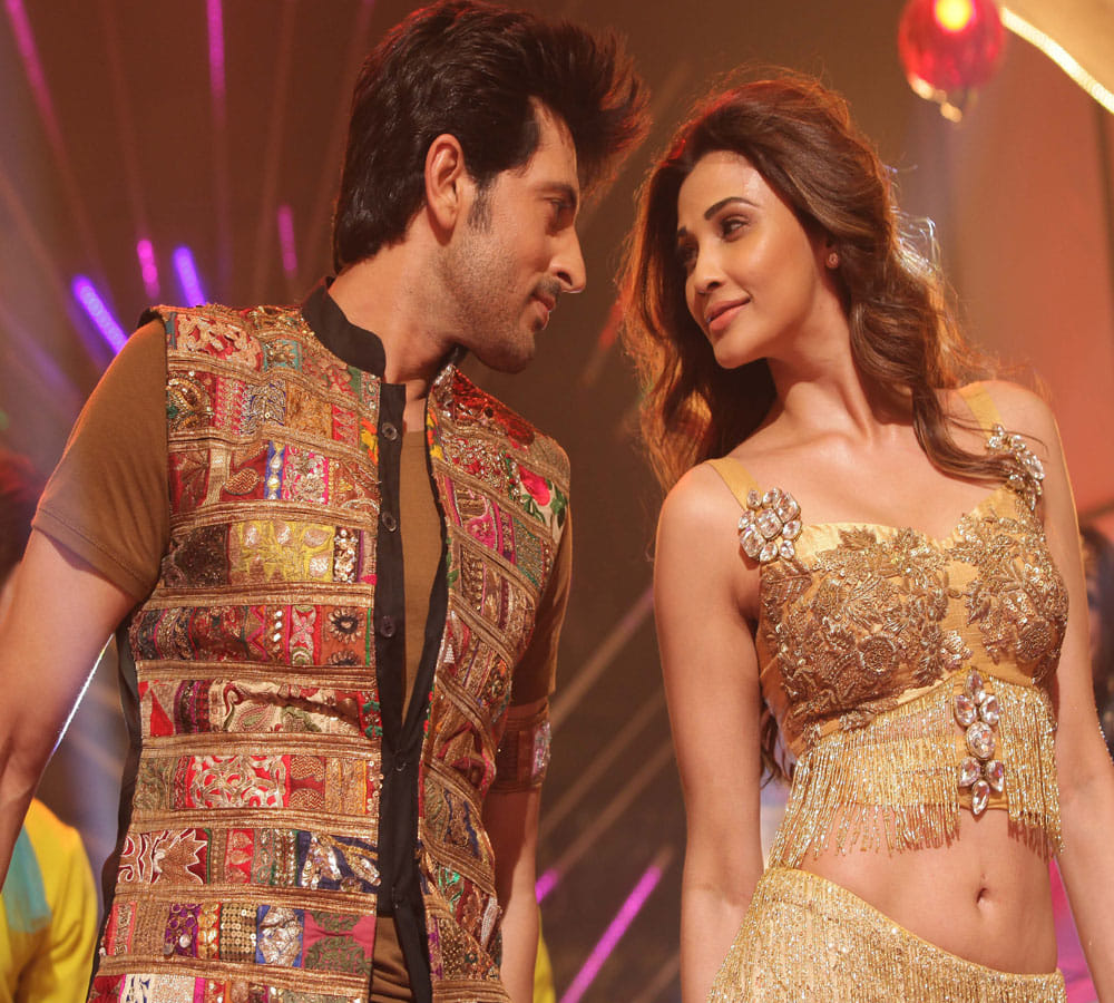 Daisy Shah And Rishi Bhutani Shoots A Dynamic Song For Upcoming Film 'Ramratan'