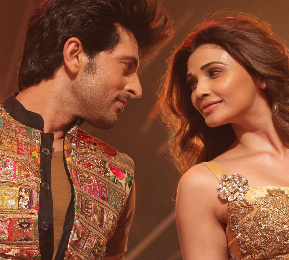 Daisy Shah And Rishi Bhutani Shoots A Dynamic Song For Upcoming Film 'Ramratan'