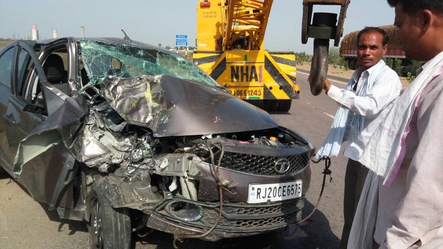 one killed after a collided with the divider in kota