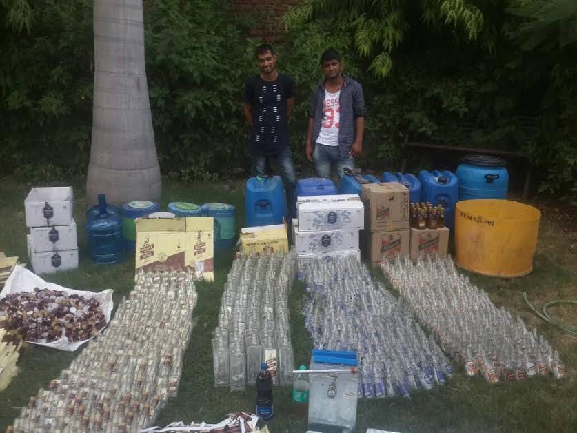 Illegal trade of liquor was going on in village of Udaipur
