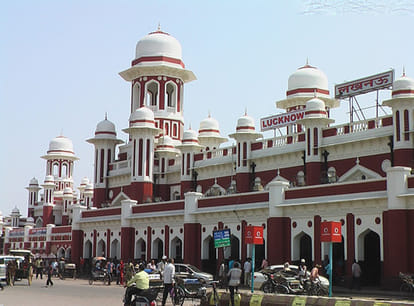 special facility in lucknow to delhi tejas express