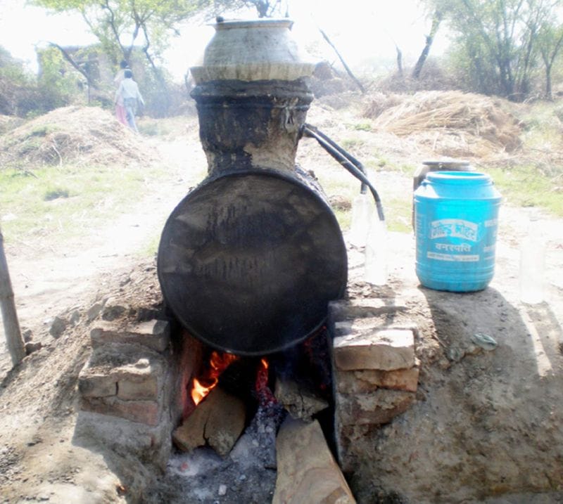 फिर से धधकने लगीं अवैध शराब की भट्ठियां