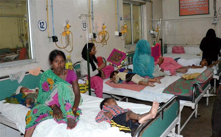 aligarh Diarrhea ... two-two children on one bed