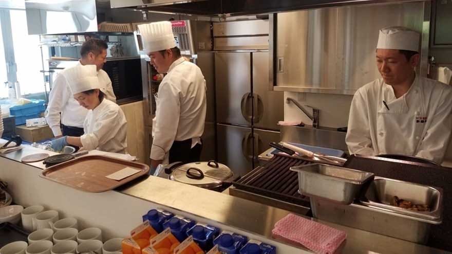 Restaurant of employs waiters who have dementia 