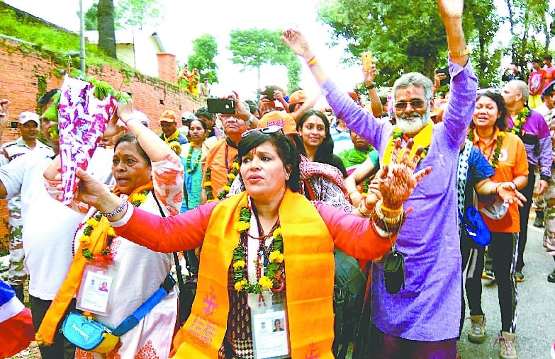 Kailash traveled with cheaty crew