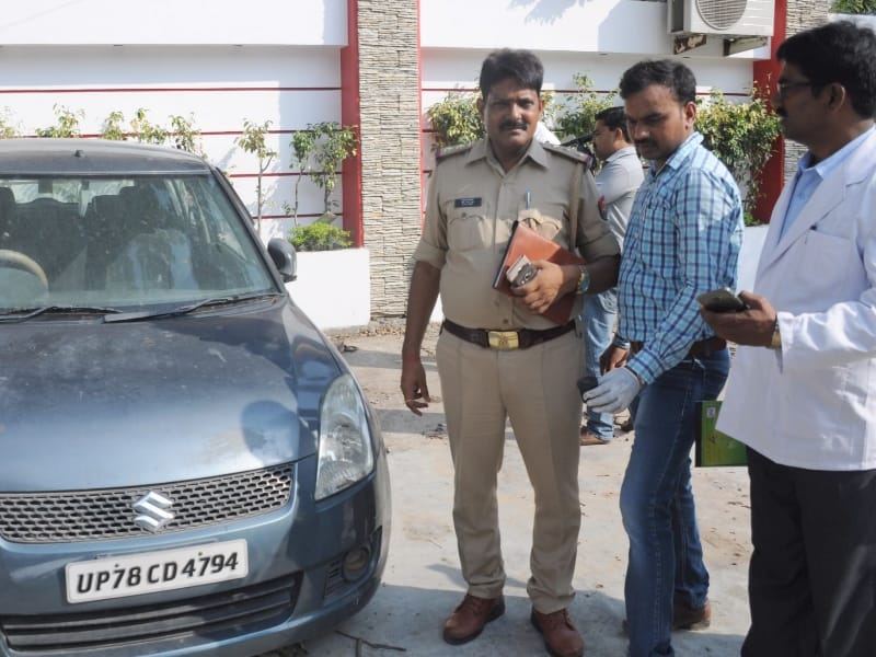 girl dead body found in a car in lucknow