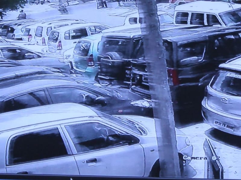 girl dead body found in a car in lucknow