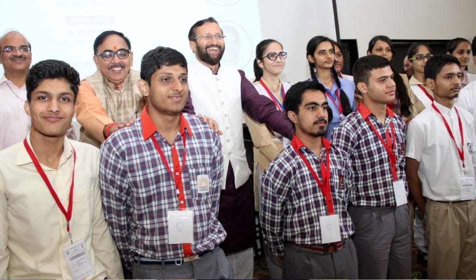 prakash javadekar says narendra modi journey from chaiwala to prime minister is success mantra