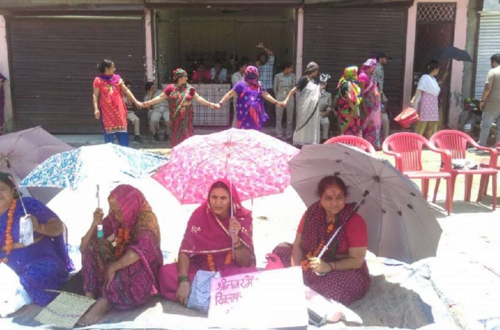 wine shops are running with a women onwer in uttarakhand