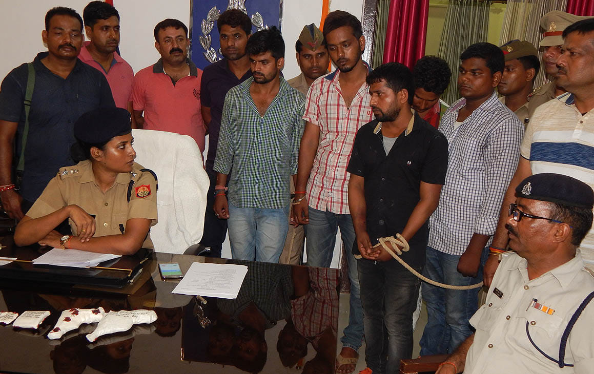 ballia police caught inter district robbers gang