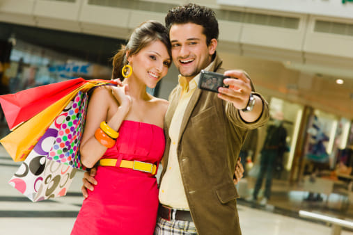 Know about the new trend of internet called Divorce selfies, people are falling in love with