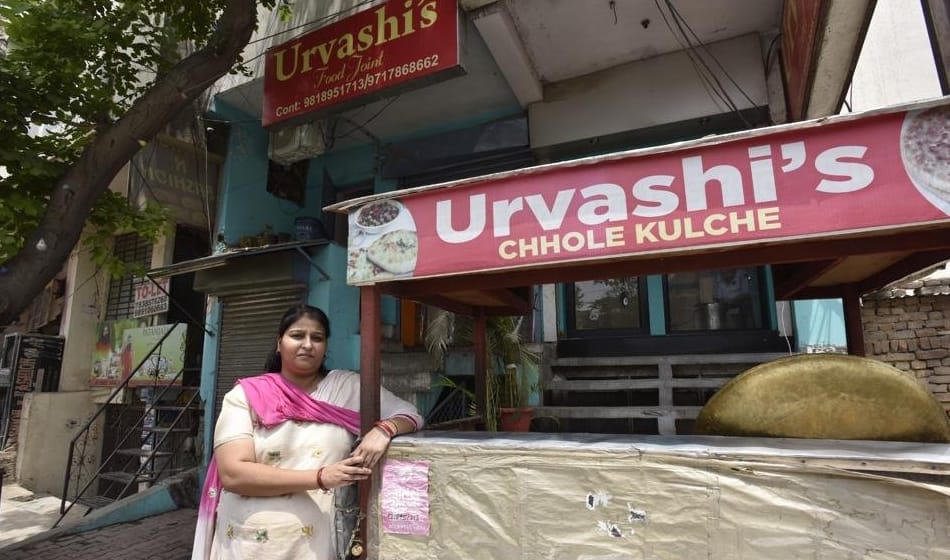 gurgaon lady who run chhole kulche stall to support her family now have her own restaurant