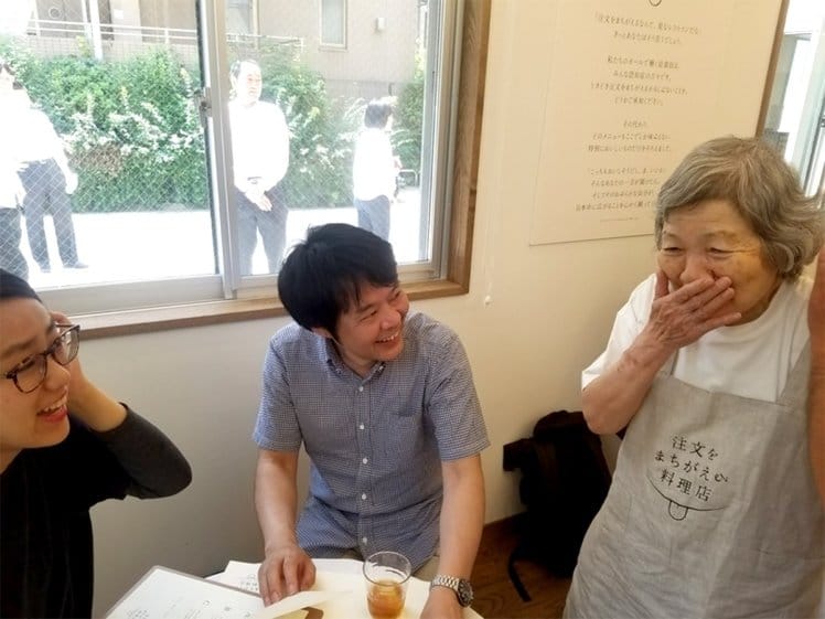 Restaurant of employs waiters who have dementia 