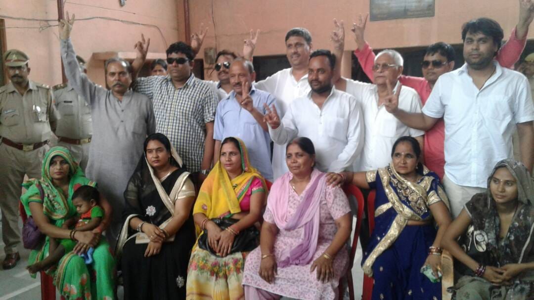 Hathras: Vinod Upadhyay lost in the no confidence motion against the District Panchayat Chairperson 