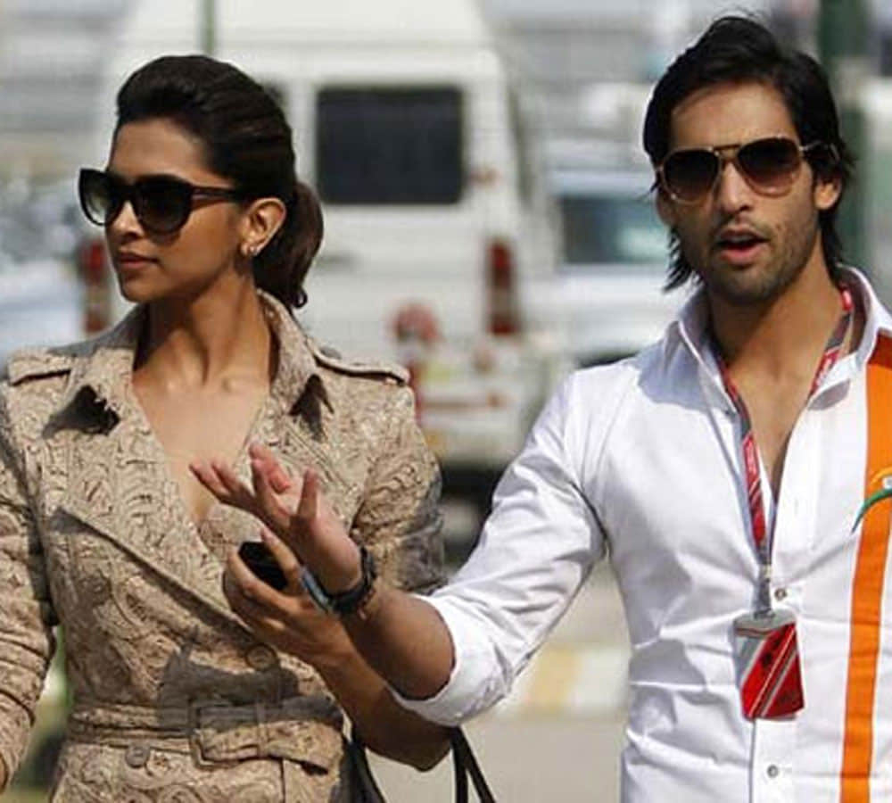Deepika Padukone & Ranveer Singh INTIMATE DANCE Left The Guests Blushing