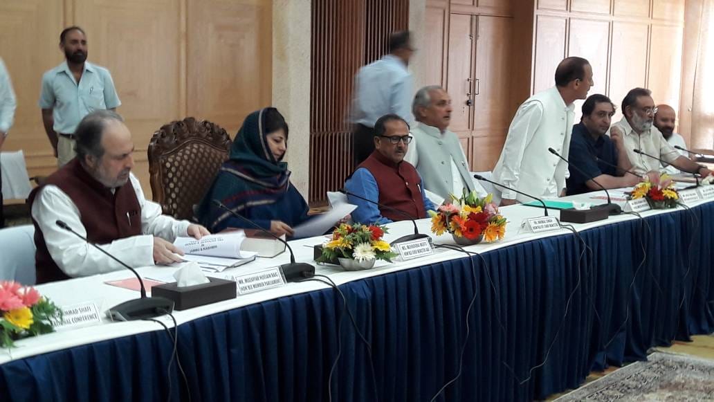 disagreements between government and opposition on GSt