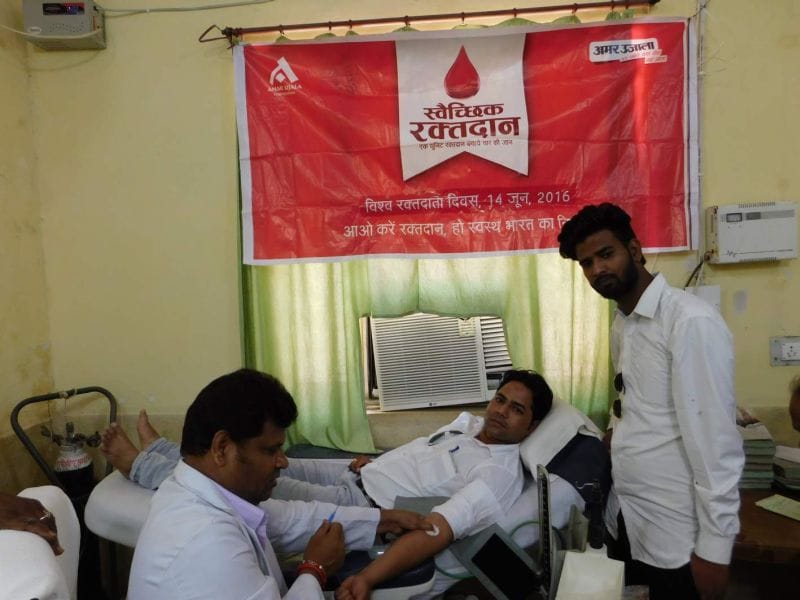 रक्तदान कर लिया दूसरों की जिंदगी बचाने का संकल्प