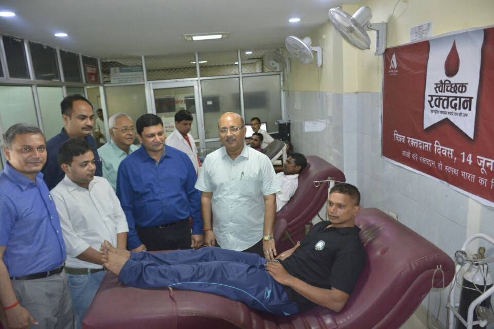 world blood donation day amar ujala camp in varanasi