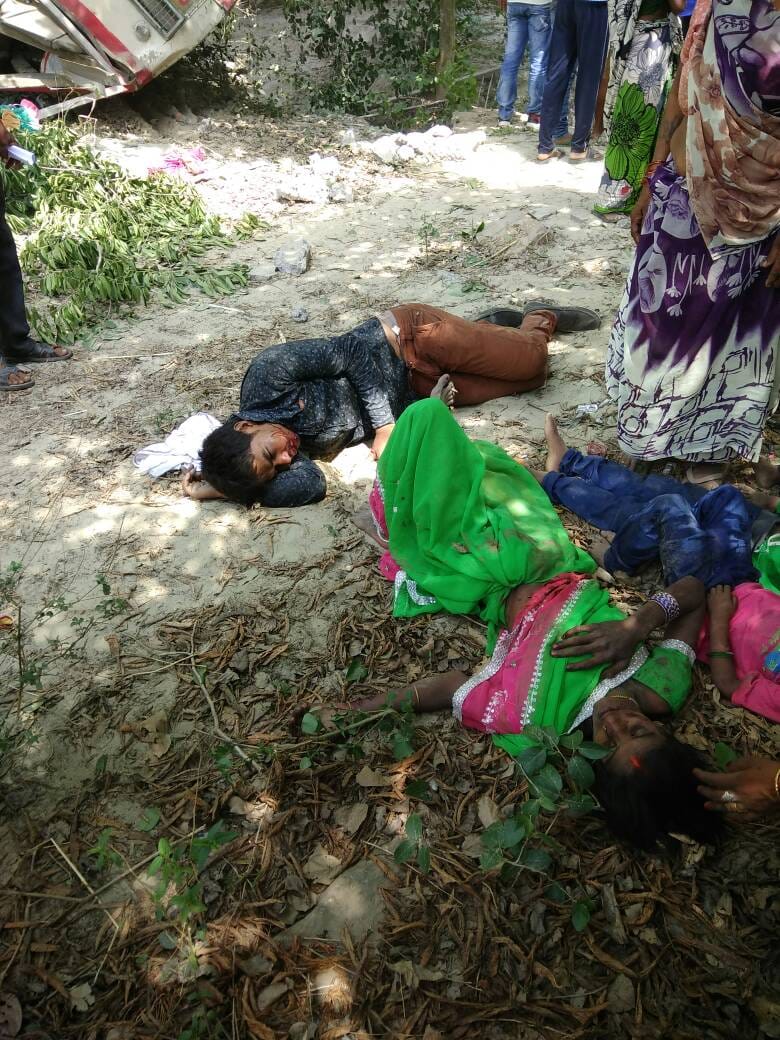 Bus accident in jaunpur, See painful pictures 
