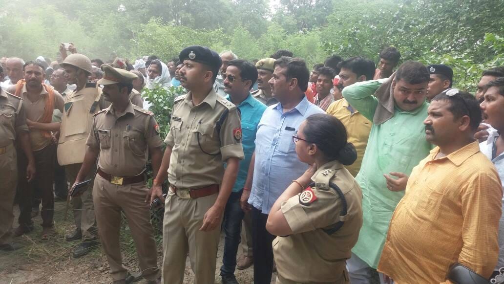 see the photos of jaunpur major bus accident
