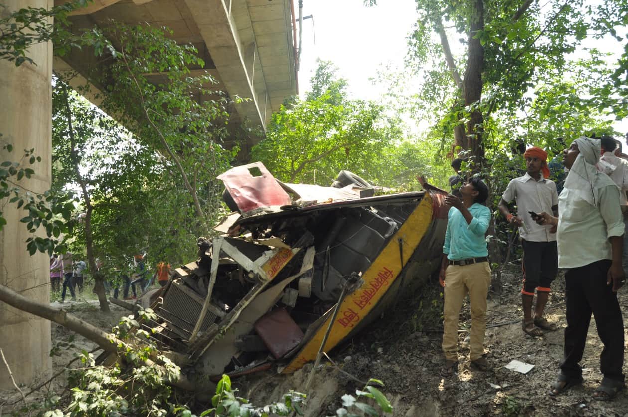 see the photos of jaunpur major bus accident