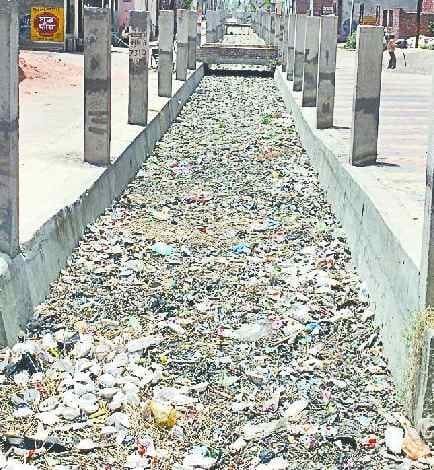 Cleaning of drains in papers