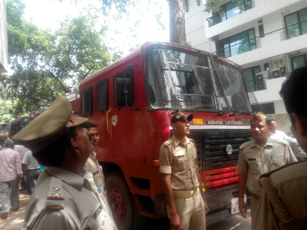 fire accident in income tax office lucknow