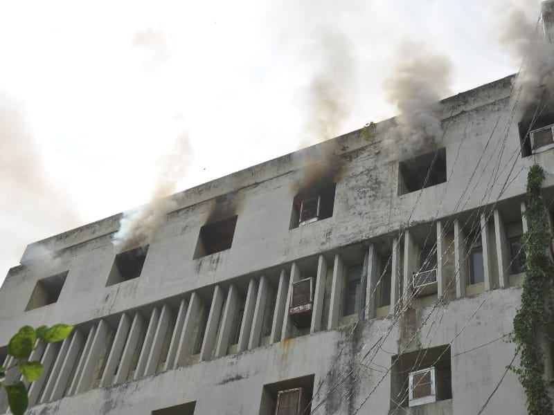 fire in income tax office fifth floor in Lucknow.
