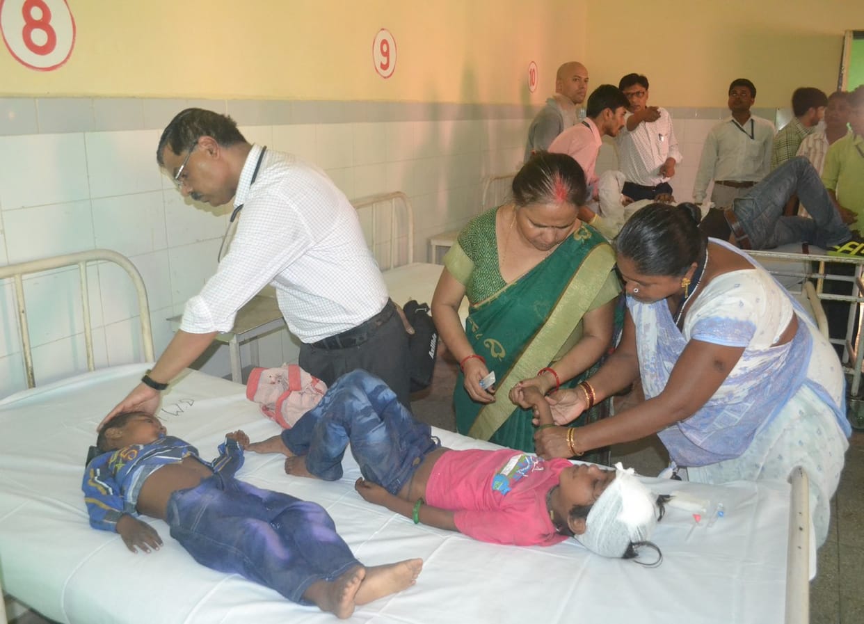 Jaunpur Bus accident Eight death From A Driver Mistake