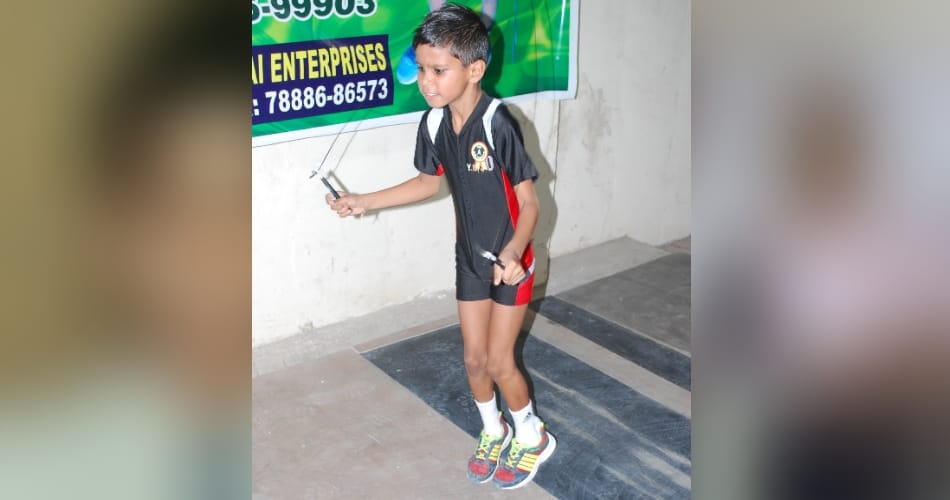 8 years old boy iris unique record in rope skipping