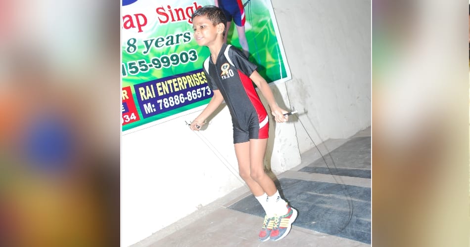 8 years old boy iris unique record in rope skipping