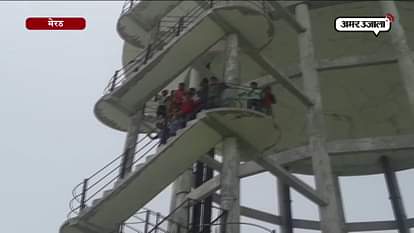 farmers climb on water tank in meerut to commit suicide 