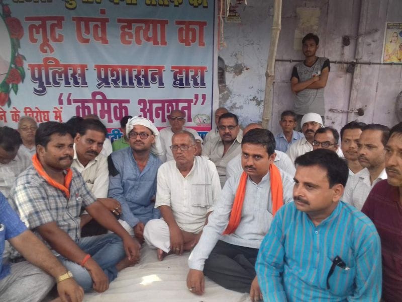 पुलिस के हाथ खाली, अनशन जारी