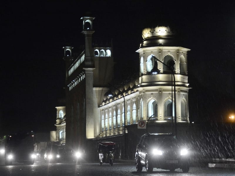  rain gives relief in Lucknow.