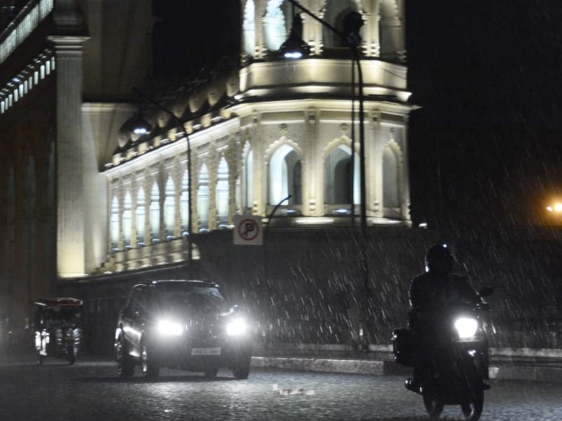  rain gives relief in Lucknow.